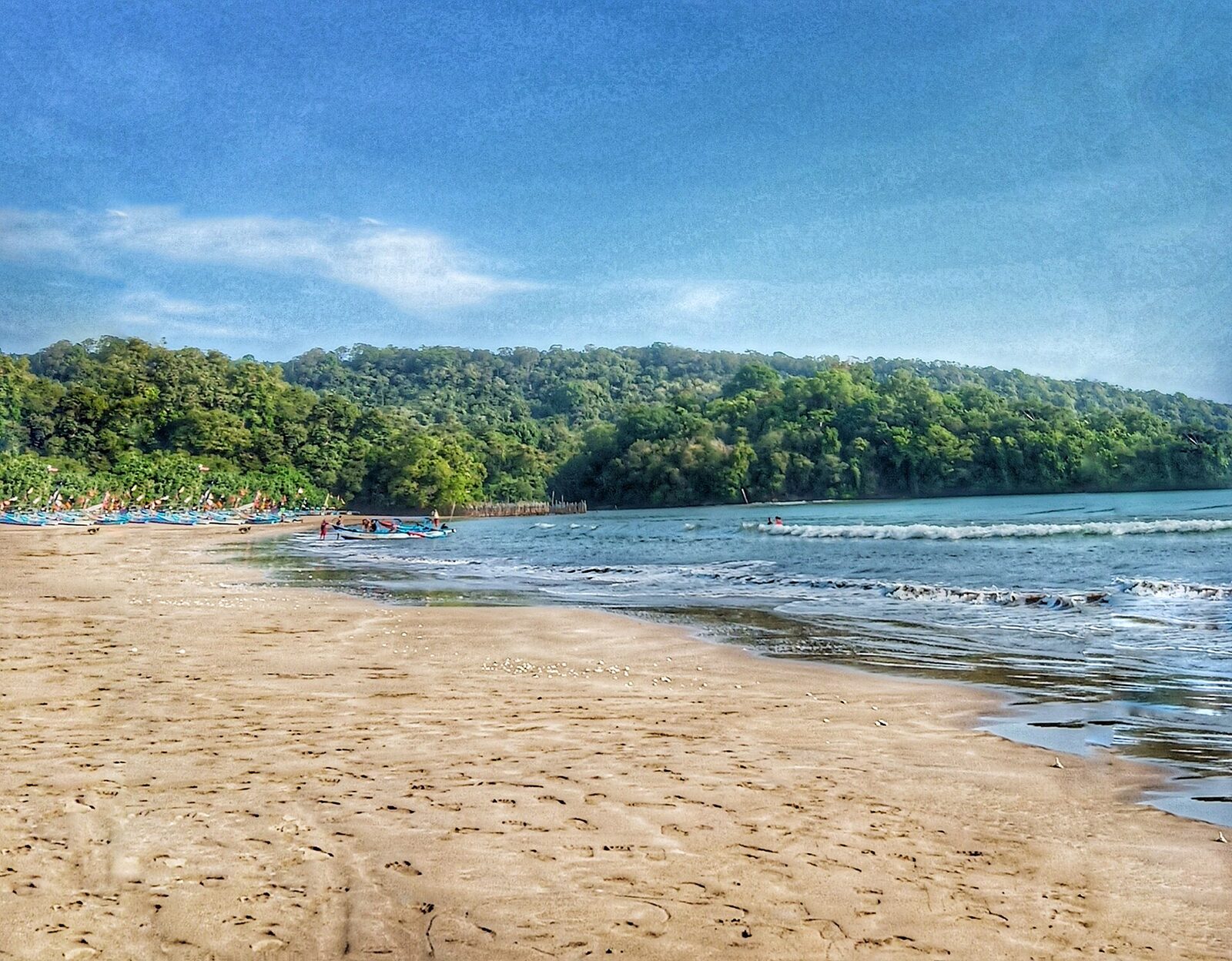 Pangandaran kumsalında balıkçılar