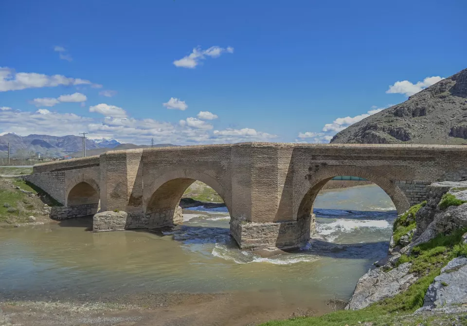 Miyan Rahan köprüsü