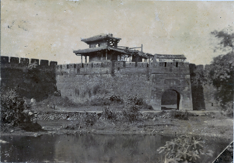 Chiayi kent surlarından kalan kapı, 1910 dolayları
