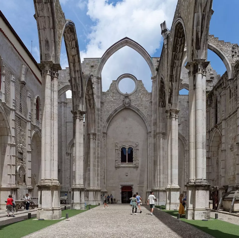 Carmo Manastırı yıkıntısı