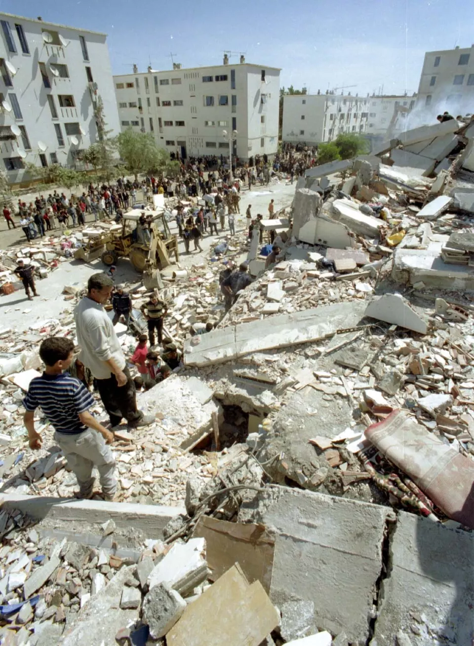 Boumerdès 2003 yıkılan bina