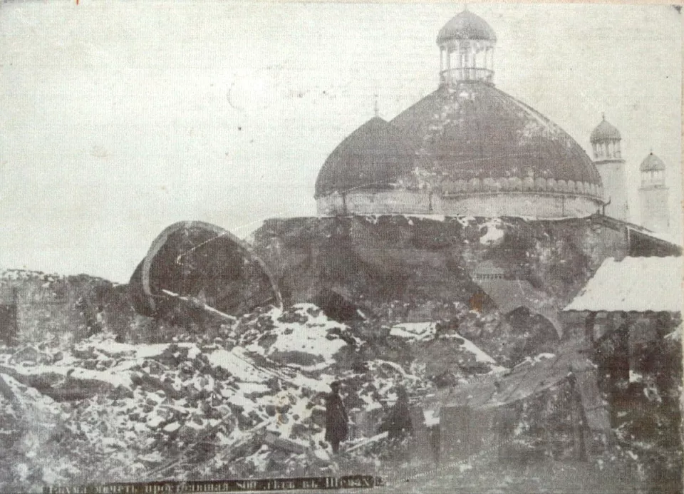 1902 depreminden sonra yıkık Şamahı Cuma Camii