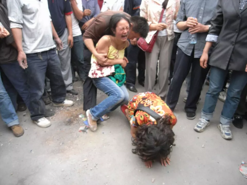 Dujiangyan depremzedeler