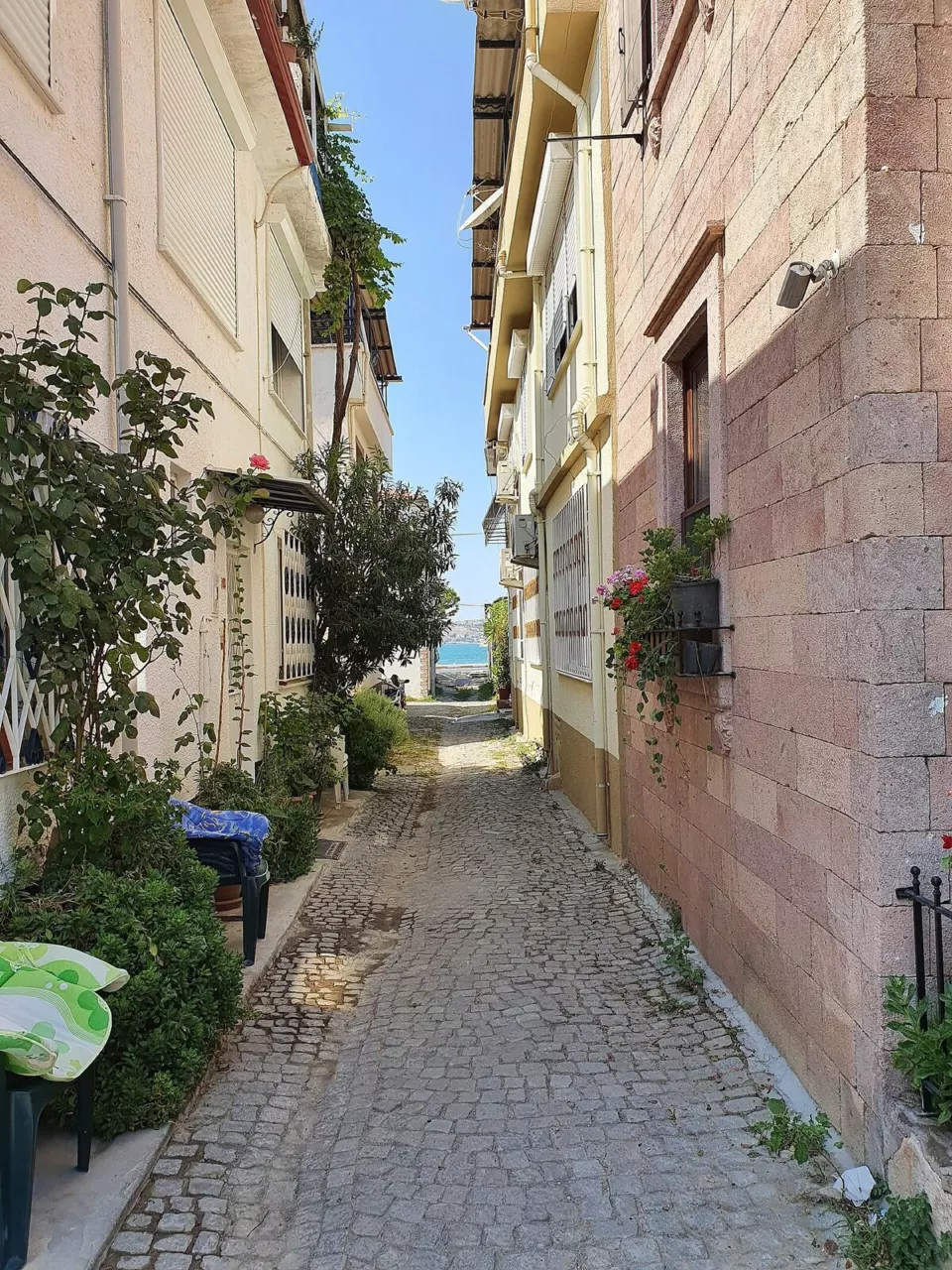 Ayvalık'ta taş evli sokak