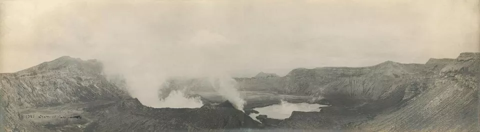 1911 öncesi Taal krateri ve içindeki göl
