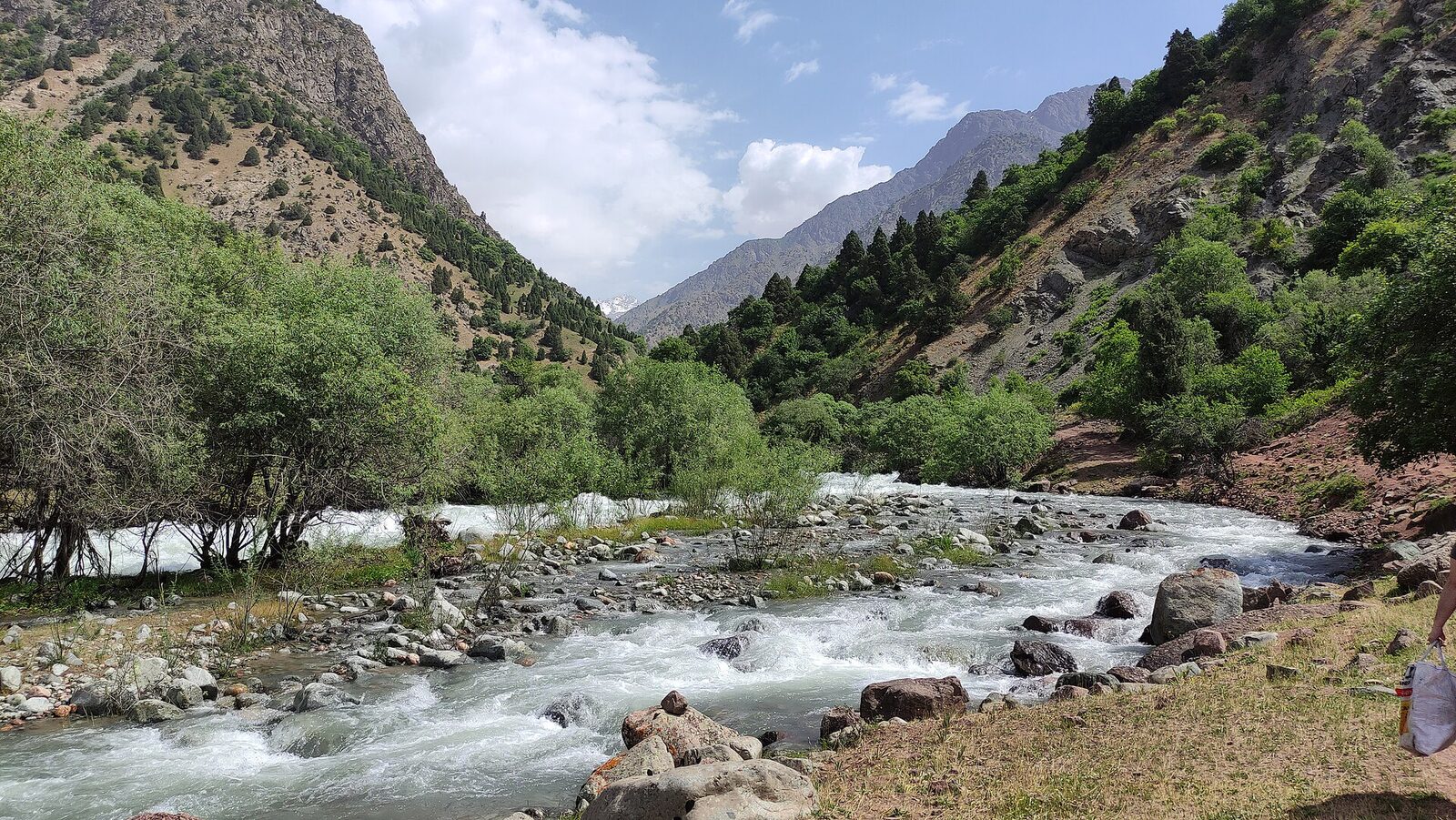 Karatağ Irmağı vadisi