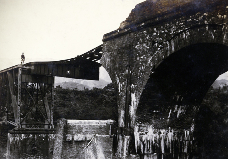 Kemerleri çökmüş Gyotōhei köprüsü, 1935