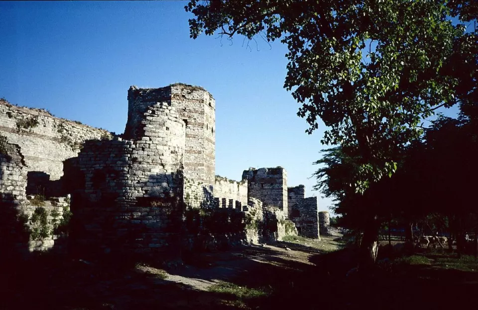 İstanbul kara surları