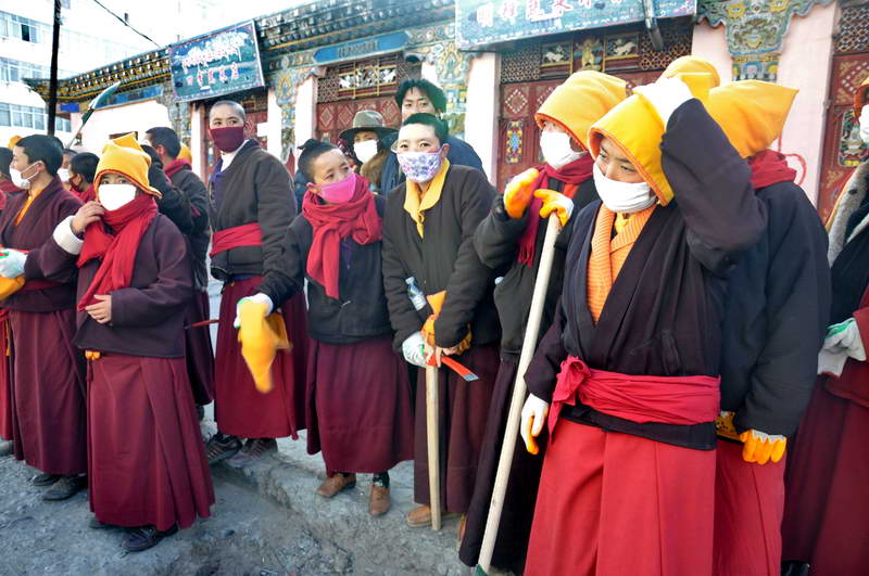 Deprem bölgesinde gönüllü Tibetli rahibeler