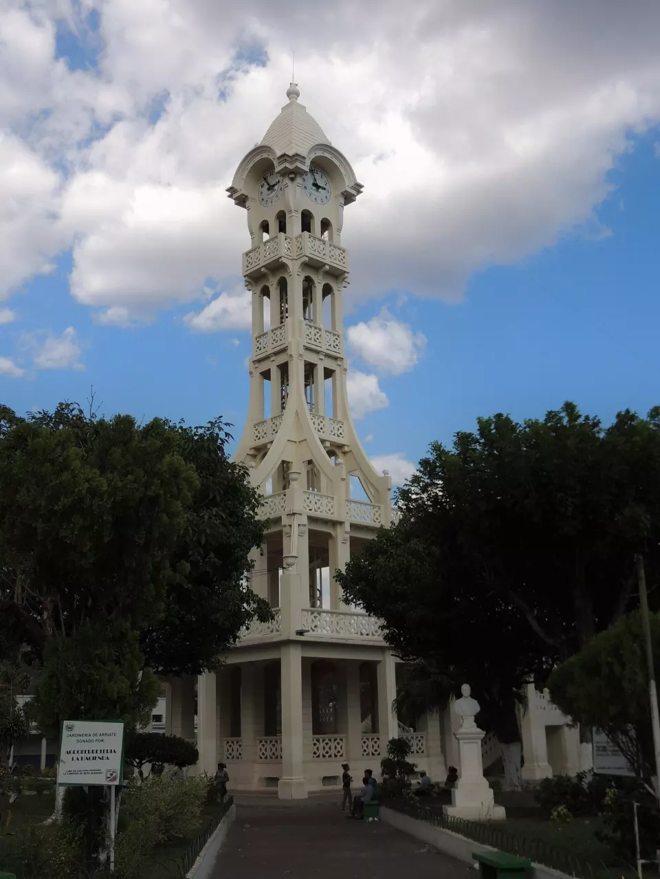 San Vicente saat kulesi