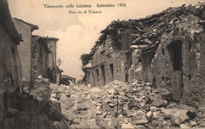 Triparni'de depremde yıkılan evler, 1905