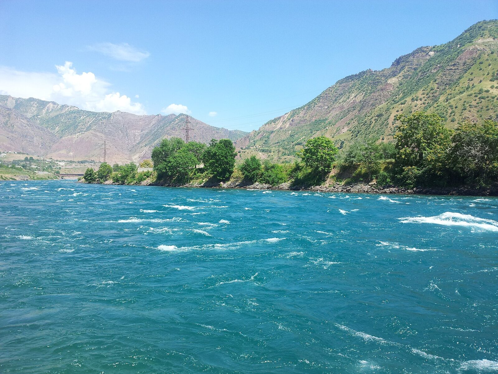 Tacikistan'da Vahş Nehri vadisi