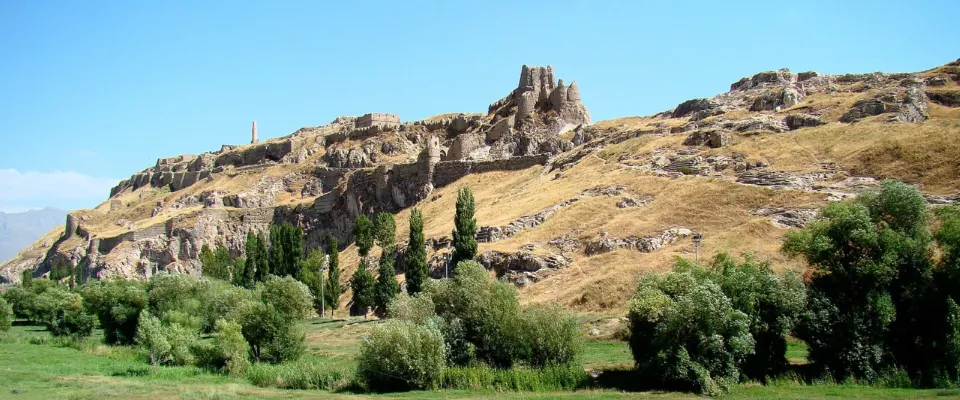 Van Kalesi kayası