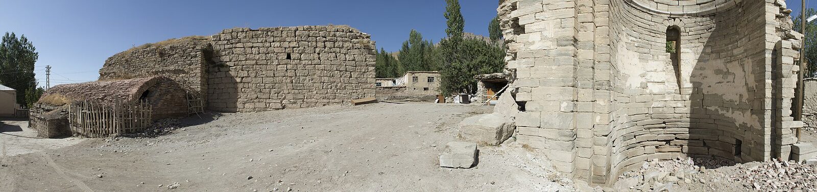 Yedikilise manastırı kalıntıları