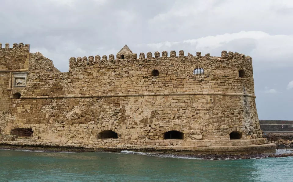 Heraklion limanındaki Venedik kalesi