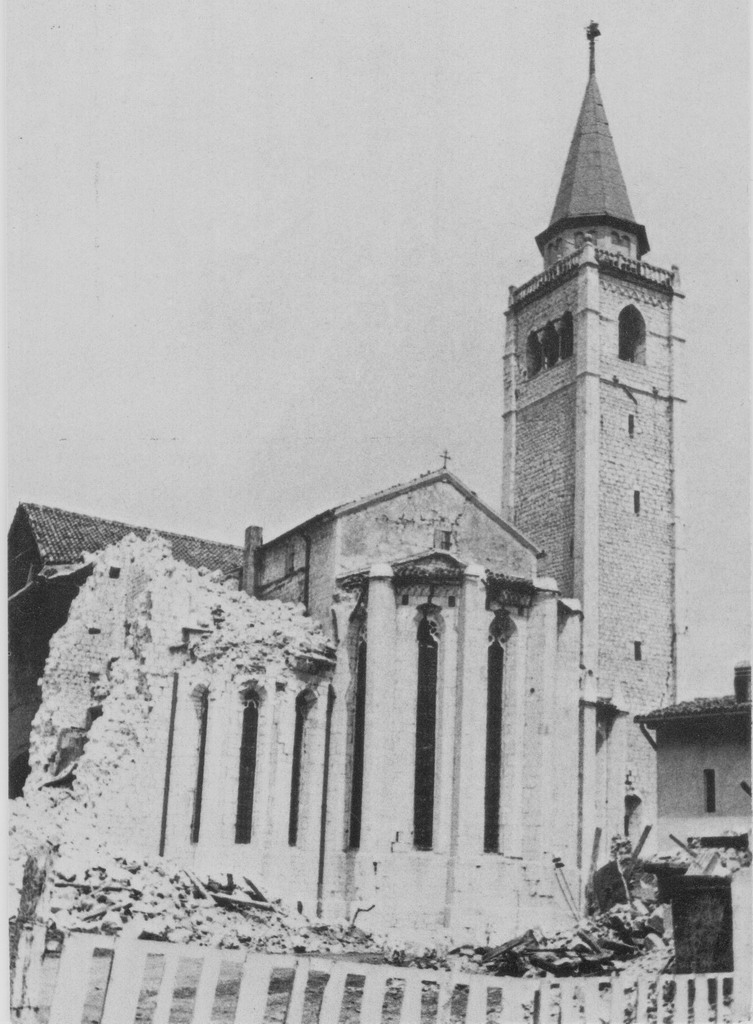 Temmuz 1976'da hasarlı Venzone katedrali