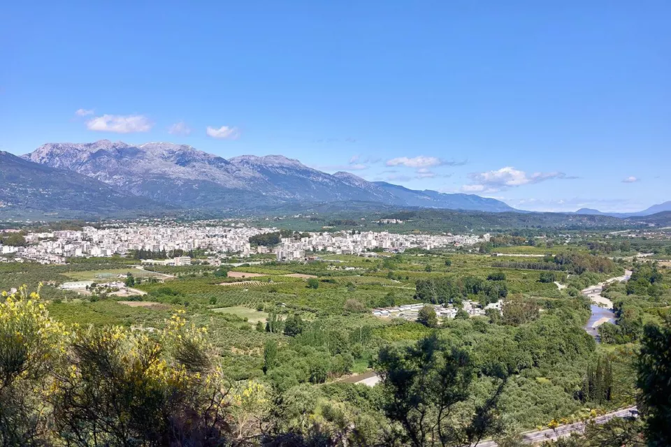 Sparta ovası ve Taygetos