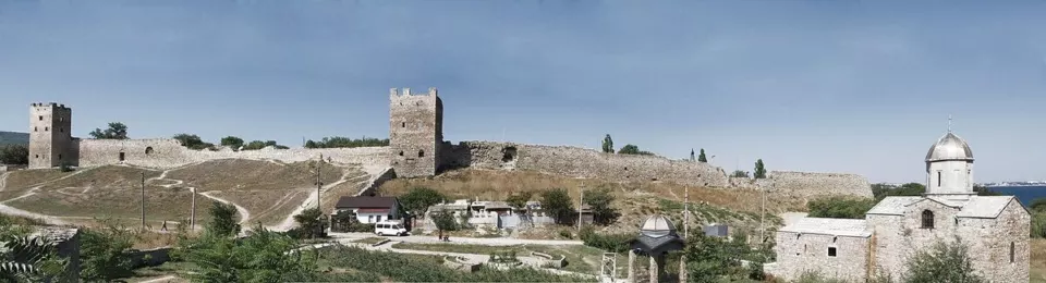 Feodosiya'daki Ceneviz kalesi kalıntıları