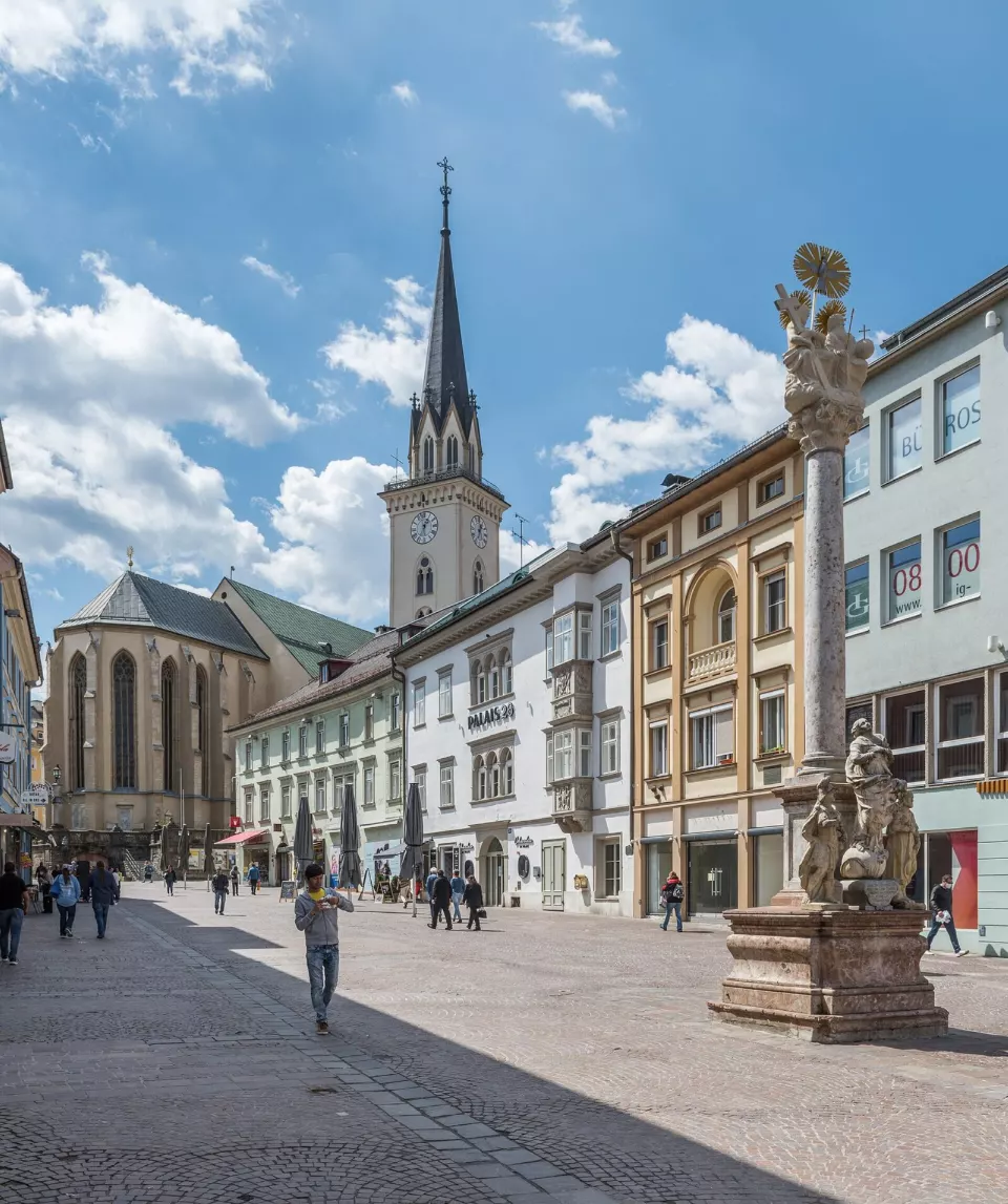 Villach ana meydanı ve Aziz Yakup kilisesi