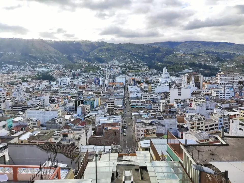 Ambato kentinin panoramik görünümü