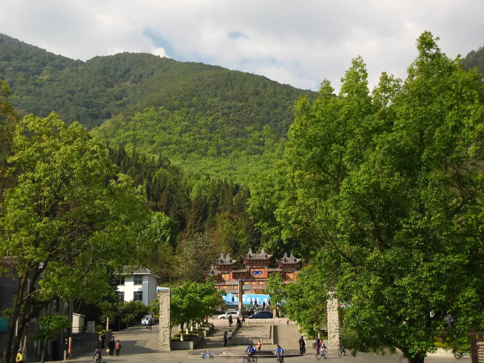 Lushan dağı girişi